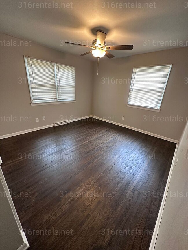 Foto del edificio - $1,195 - 3 bedroom / 1 bathroom - Single Family Home