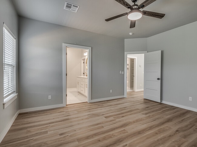 Building Photo - 11313 N Blackwelder Ave