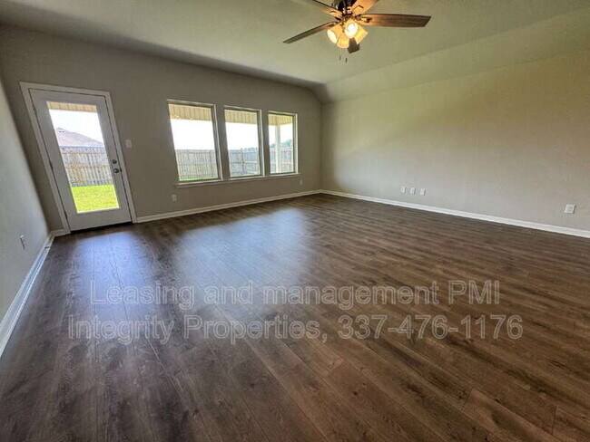 Building Photo - 3202 Hvn Lk Dr