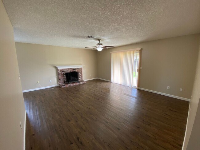Foto del edificio - Nice SW Visalia home available in a great ...