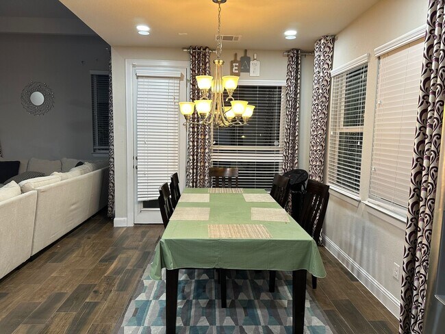 Foto del edificio - 3124 Prentiss Ln