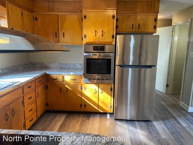 Building Photo - 2 br, 1 bath House - 2402 New Holland Pike
