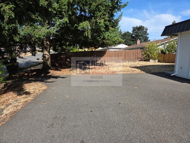 Foto del edificio - Recently remodeled 3 bedroom, 2.5 bath home