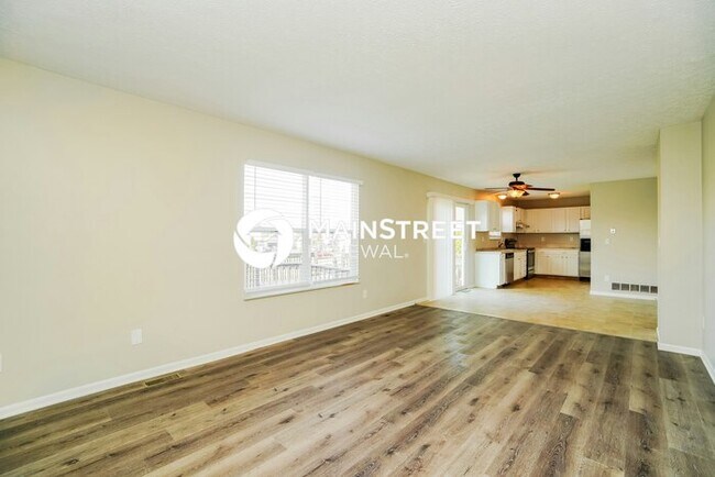 Building Photo - 3 Bedroom Pet-Friendly Home in REYNOLDSBURG, OH with Main Street Renewal