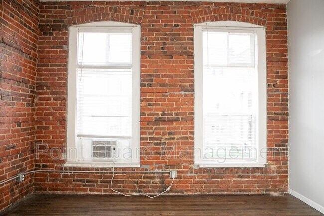 Building Photo - 2705 Leavenworth St