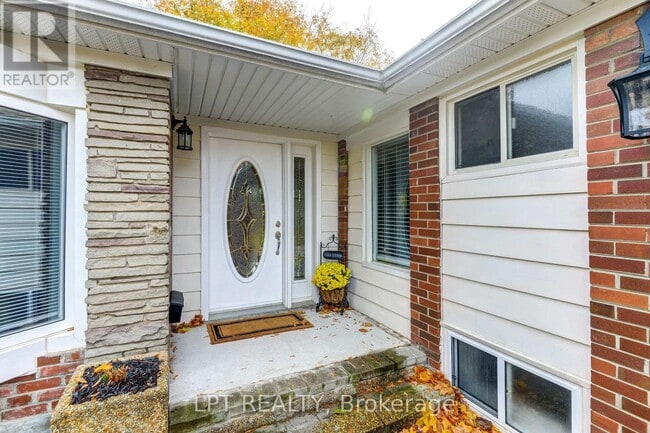 Building Photo - 31 Burgby Ave