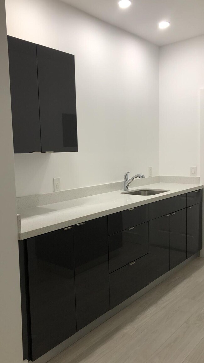 Building Photo - 6910 Byron Ave