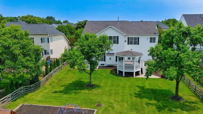 Foto del edificio - Spacious 5BR House in Haymarket, VA