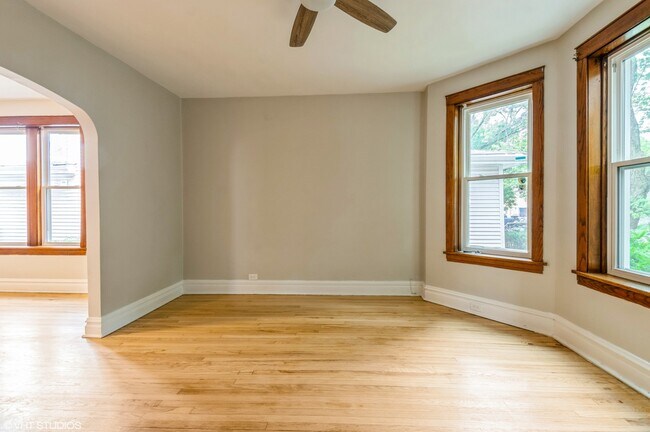 Foto del edificio - 5138 W Montrose Ave