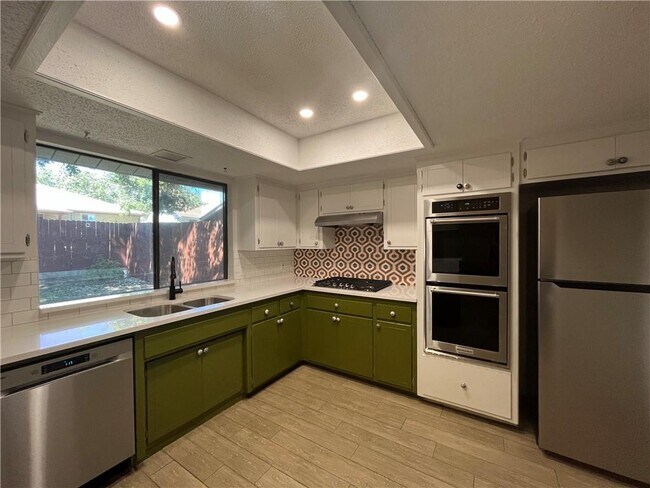 Building Photo - 6404 Bluesky Way