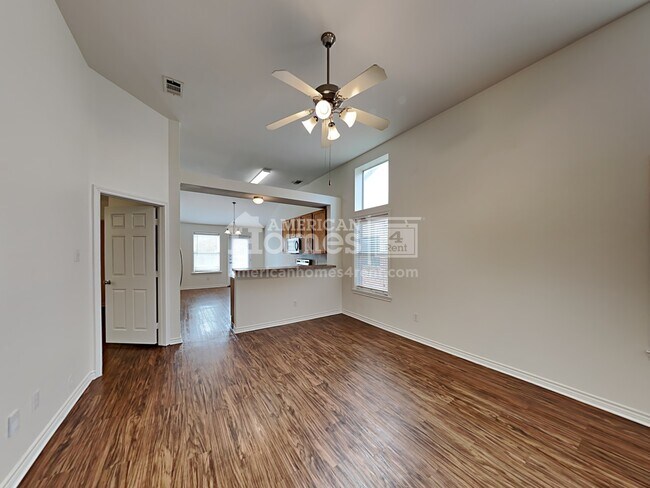 Building Photo - 9024 Eastwood Avenue