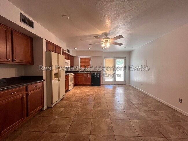 Foto del edificio - 1425 E Desert Cove Ave