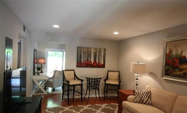Building Photo - 3097 Colonial Way