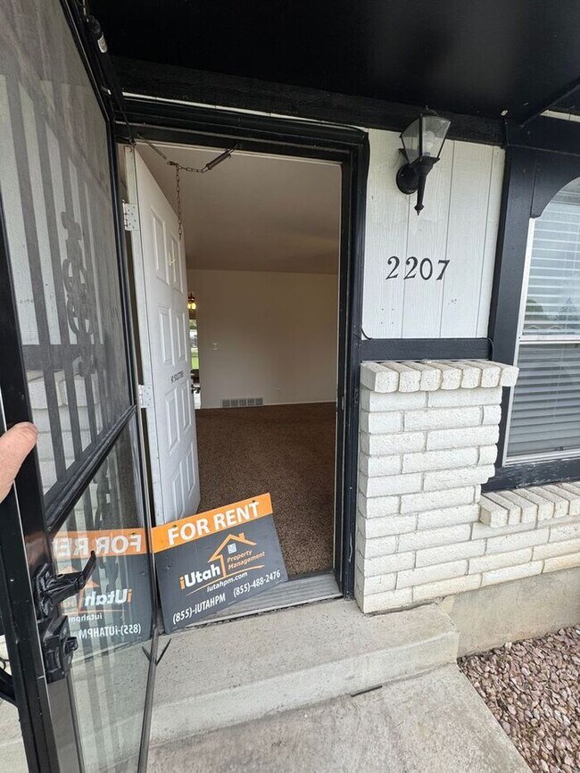 Foto del edificio - 3 bdrm 1 bath Home. Move in Ready!