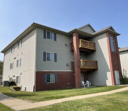Building Photo - 2266 Holiday Rd