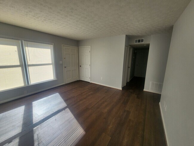 Foto del edificio - Renovated 3 bedroom 1 bath home in Valley Station!