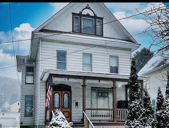 Building Photo - 1415 Buffalo St