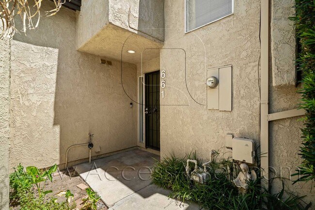 Building Photo - Spacious 2 Bed/1.5 Bath Condo In  Parkview...