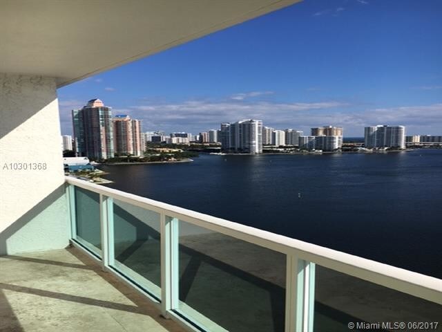 Foto del edificio - 3201 NE 183rd St