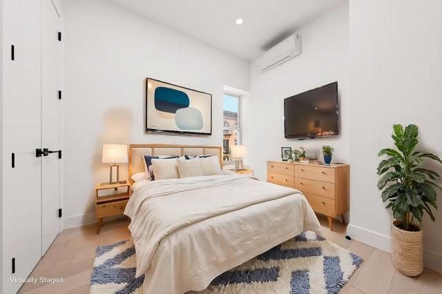 Foto del edificio - 3 bedroom in Brooklyn NY 11215