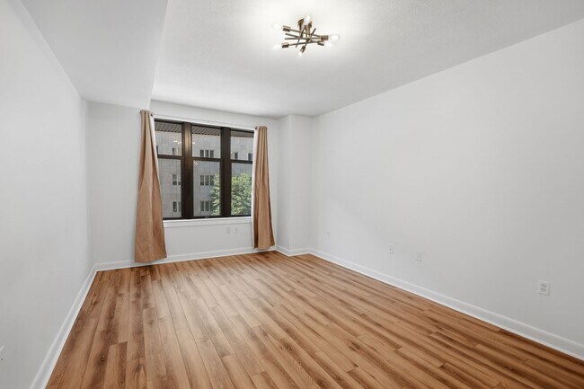 Building Photo - Penn Quarter Condo | Studio | 1 Bath | 450 Sf