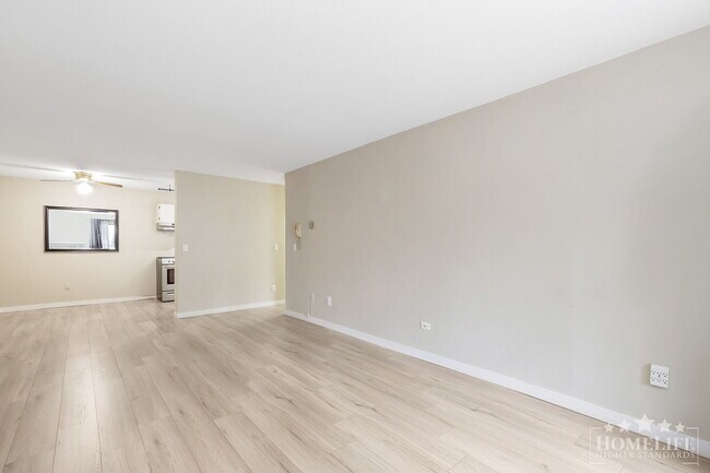 Building Photo - 1 Bed, 1 Bath Condo for Rent in Surrey Central!
