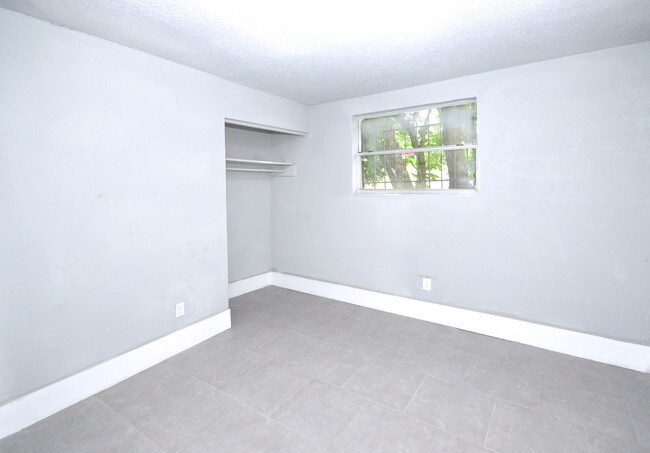 Building Photo - 745 Eaverson St