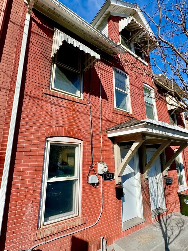 Completely updated THREE BEDROOM ROW House Rental in Bethlehem, PA