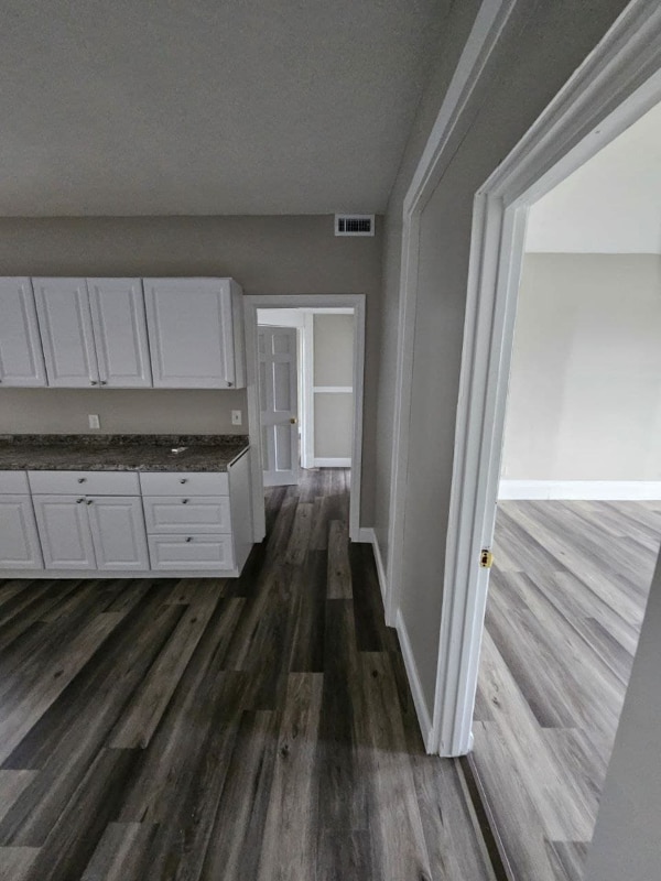 Building Photo - 123 Walnut St