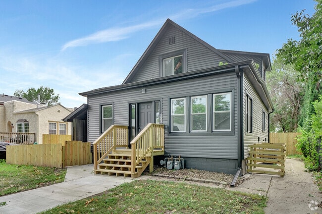 Building Photo - 2225 D St
