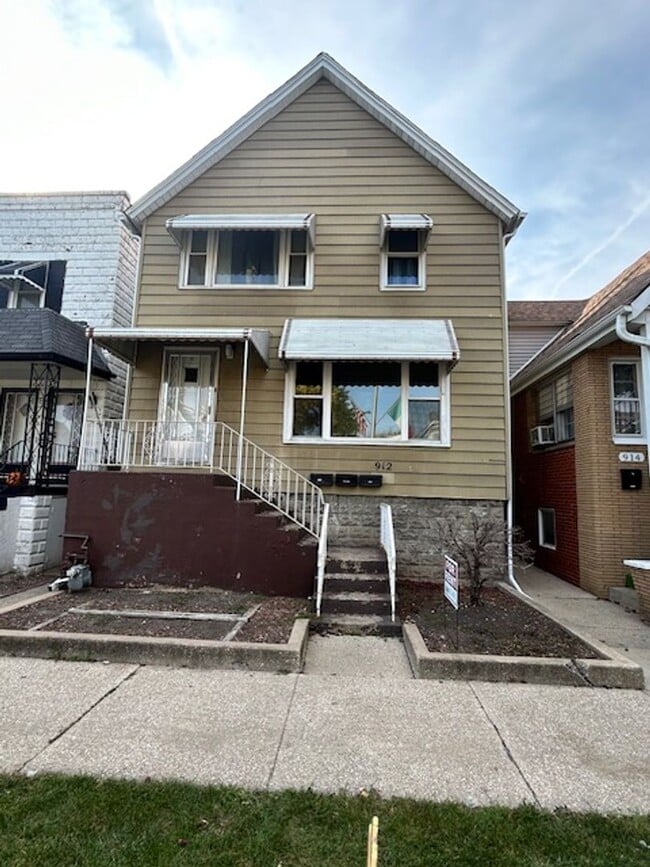 Building Photo - 912 N 24th Ave