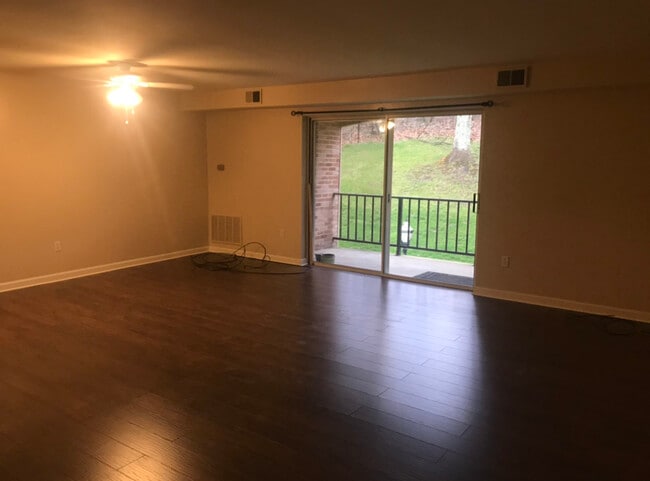 Building Photo - 604 Calais Dr
