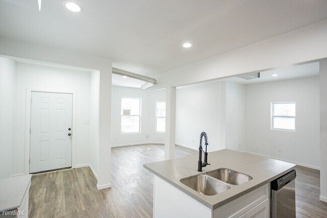 Building Photo - 2 br, 2 bath Duplex - 1426 Junction St
