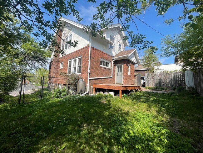 Foto del edificio - 414 N 19th Ave E