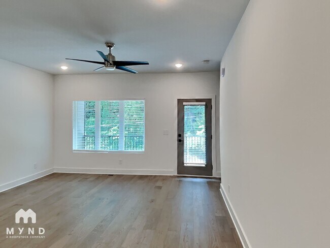 Foto del edificio - 1447 Walker Pl SE