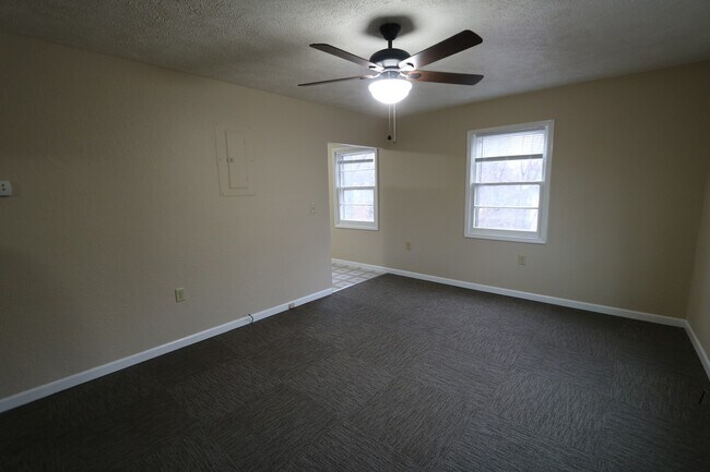 Building Photo - 110, 112 Argyle Ct., Burlington, IA 52601