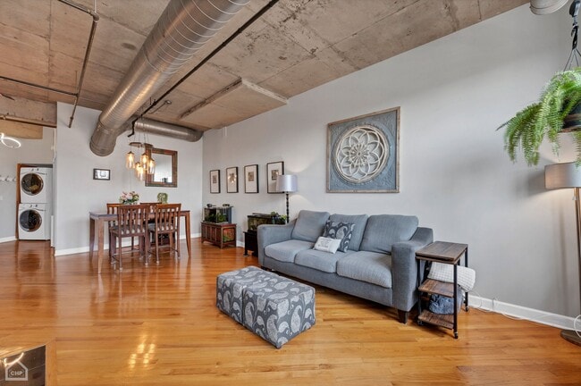 Living & dining - 6 S Laflin St