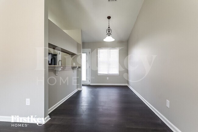 Building Photo - 1061 Park Creek Cir