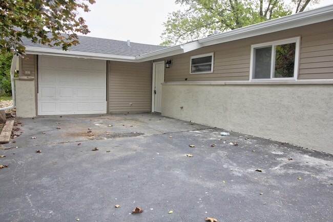 Building Photo - 153 W Briarcliff Rd
