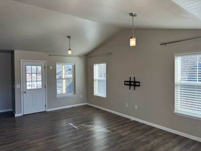 Building Photo - Spacious 3 Bed, 2 Bath in Lolo, MT!!