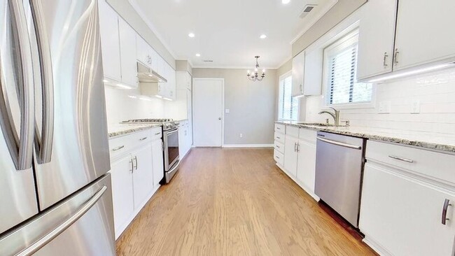 Building Photo - 1210 Smith Bay Cir W