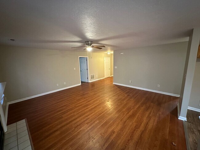 Foto del edificio - Amazing 3 bed 2 full bath Westside. 10th a...