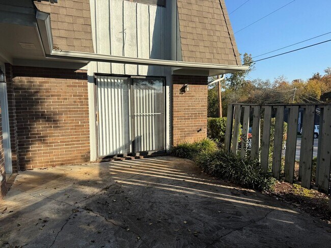 Foto del edificio - 505 Cross Creek Rd