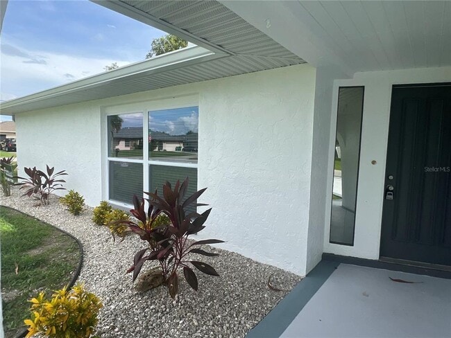 Foto del edificio - 21371 Knollwood Ave