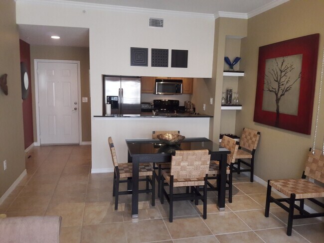 Foto del edificio - ANNUAL TURNKEY FURNISHED downtown Sarasota in luxury condominium!