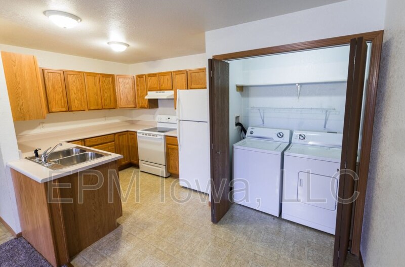 Primary Photo - 619 Johnson St