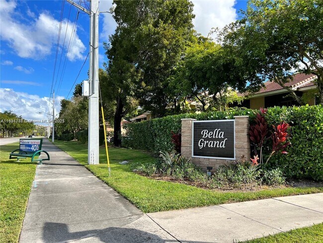 Foto del edificio - 725 NW 103rd Terrace