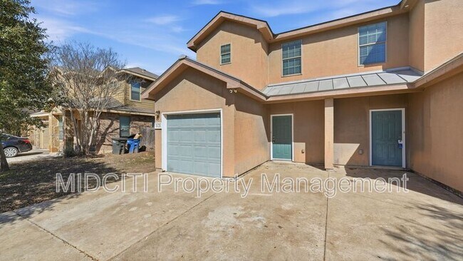 Foto del edificio - 1121 Brown Rock Dr