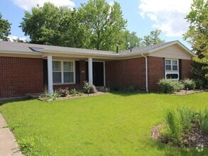 Building Photo - 904 N Duchesne Dr