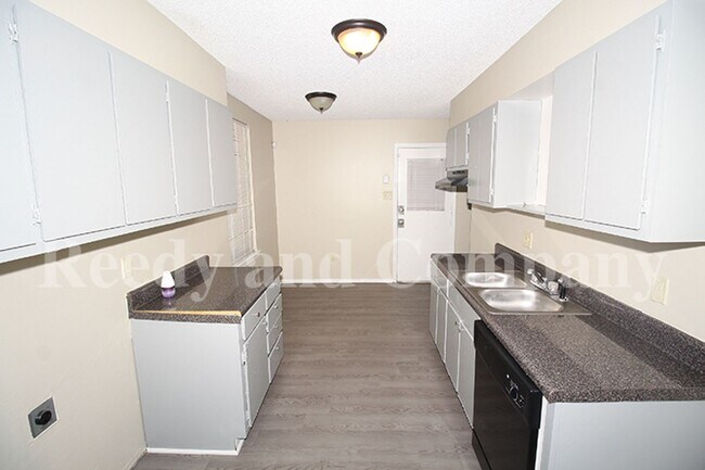 Foto del edificio - 5677 Fenway Dr
